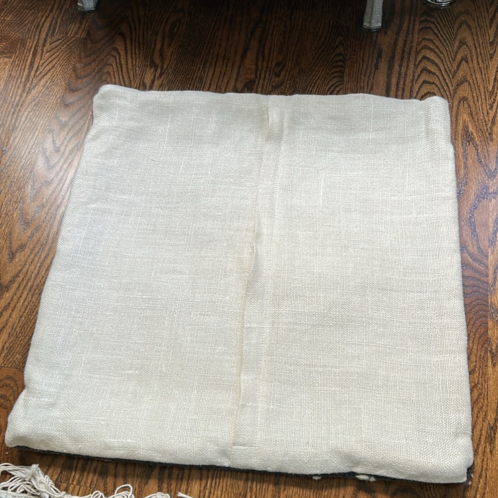 Two pillow covers (no inserts) - Picture 3 of 7
